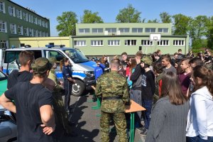 POLICJA, STRAŻ GRANICZNA I UCZNIOWIE