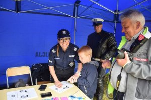 policjanci na festynie w żarnowcu