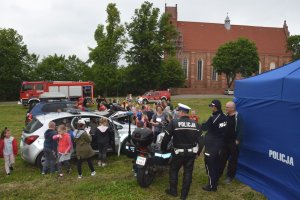 policjanci na festynie w żarnowcu