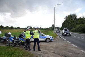 Intensywne lato puckich policjantów. Bezpieczniej na drogach i bez ofiar śmiertelnych