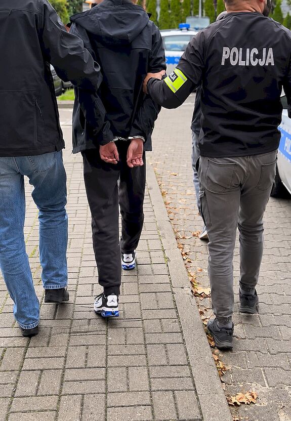 Policjant po służbie ujął sprawcę włamania. 22-latek usłyszał 5 zarzutów