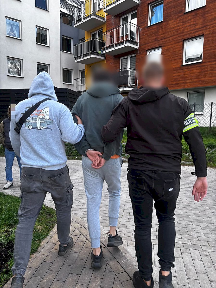 Kryminalni z Pucka zatrzymali poszukiwanego 29-latka